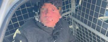 Наздогнала та затримала: в Одесі тендітна дівчина знешкодила зловмисника, який вкрав телефон у пенсіонера (фото)